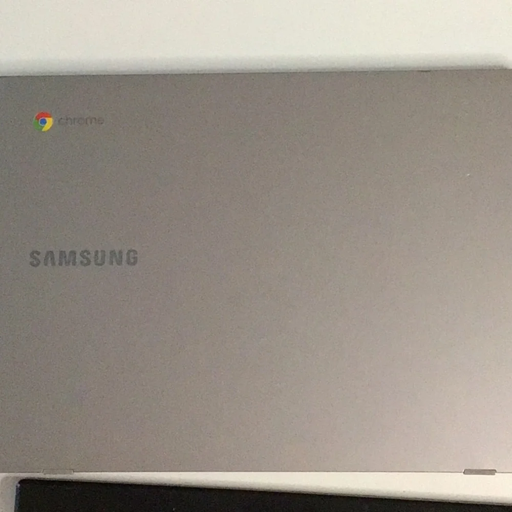 Samsung Silver Laptop Sleek Design and Matte Finish (Refurbished)